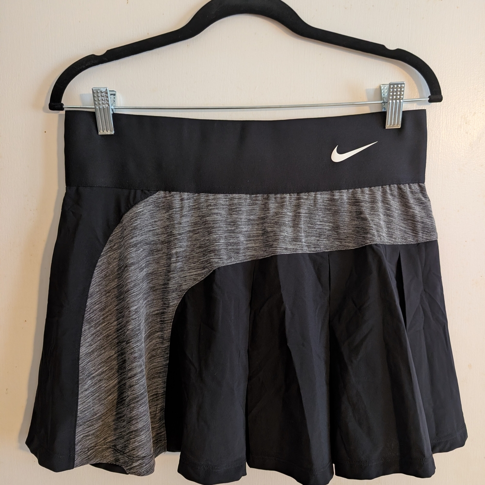 Nike Women's Black and Heather Gray Skater Skirt